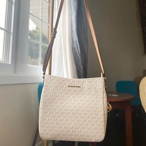 Michael kors crossbody bag